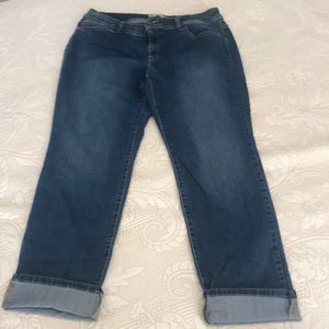 🛑 1 hour sale. Chico’s capri jeans